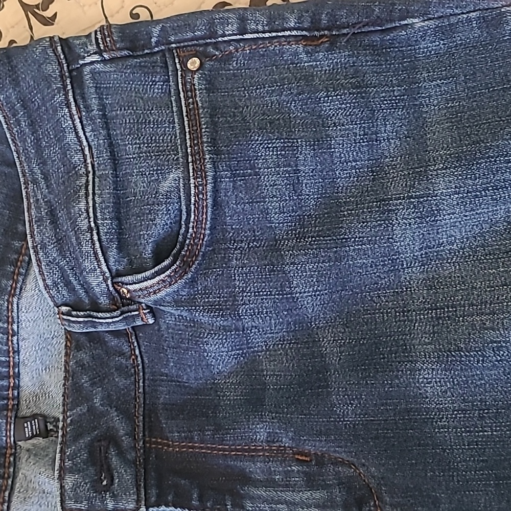 Boot cut jeans. - Picture 3 of 5